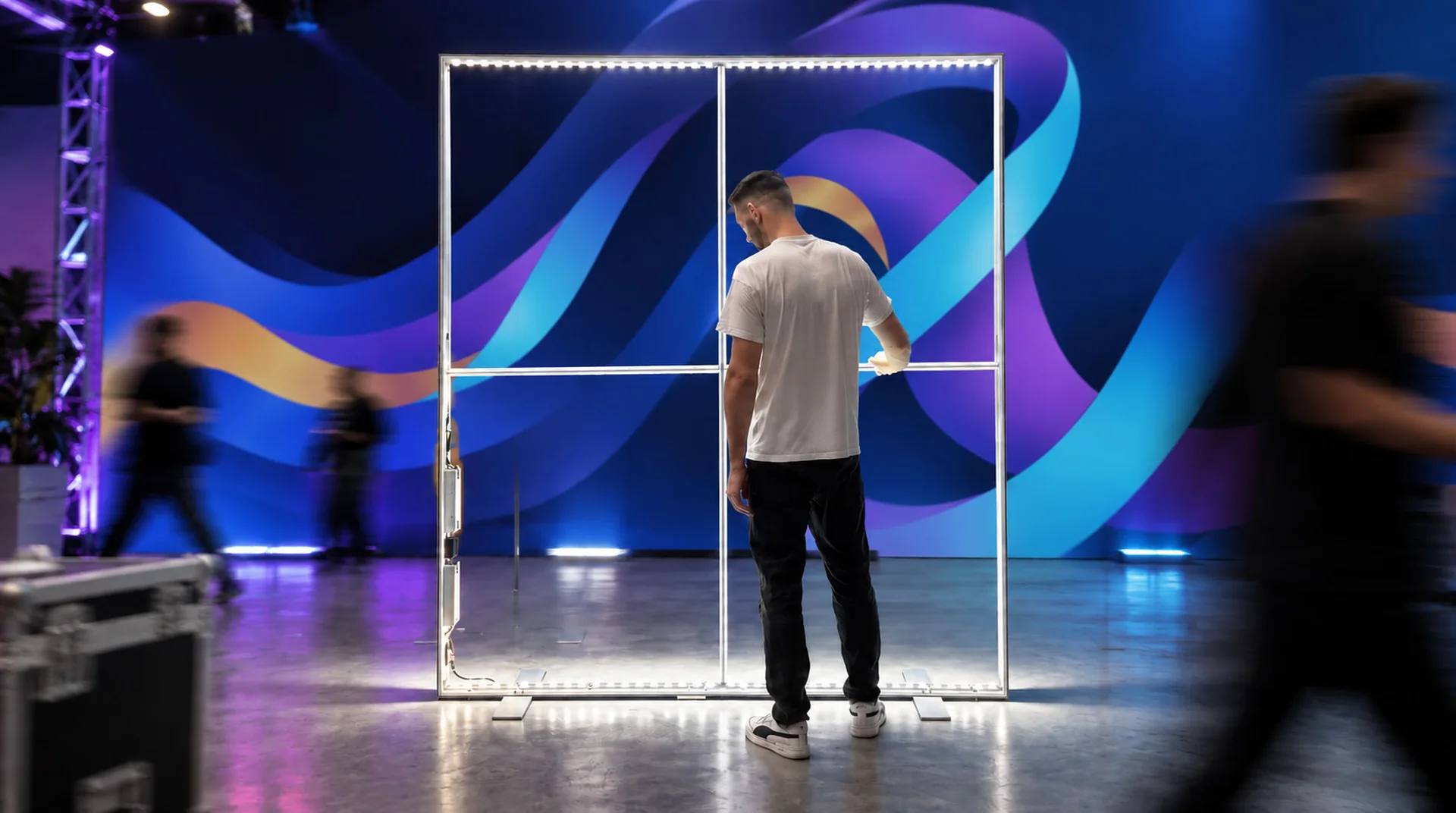 Montaż podświetlanej ścianki reklamowej Vitasystem